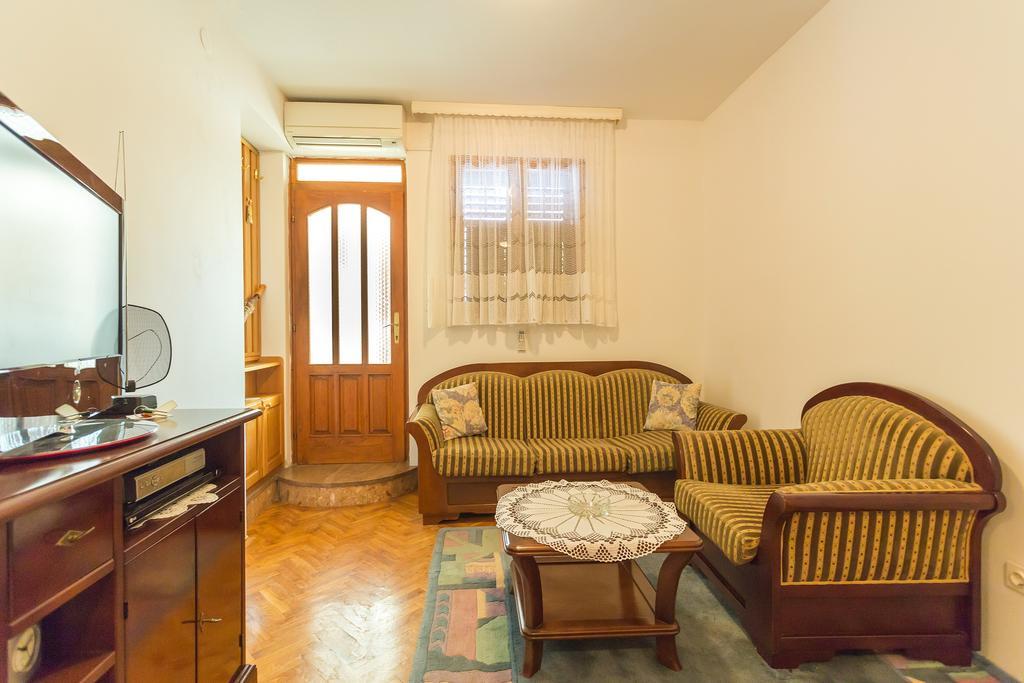 Pile Apartment *